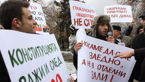 Два протеста заради режима за пушене на закрито