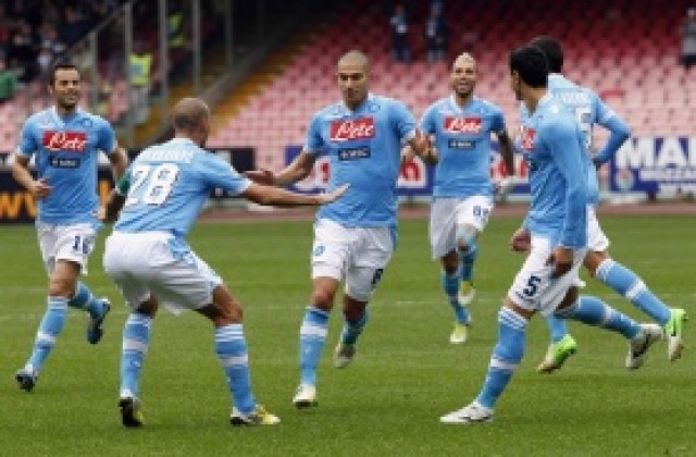 Официално: Отнеха 2 точки на Наполи, 6 месеца наказание за защитно дуо