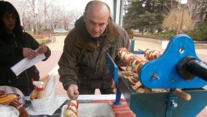 Със свински шашлик кметът на с Добрич спечели коледния кулинарен
