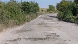 Държавата ремонтира още пътища втори и трети клас с европари