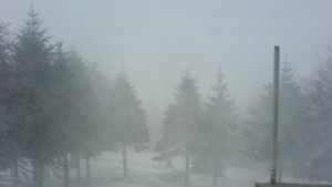 Оранжев код заради снеговалежи и бурен вятър