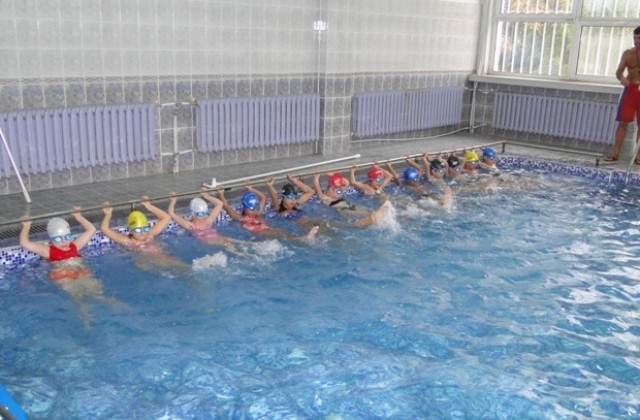 Общинско състезание по плуване в Севлиево