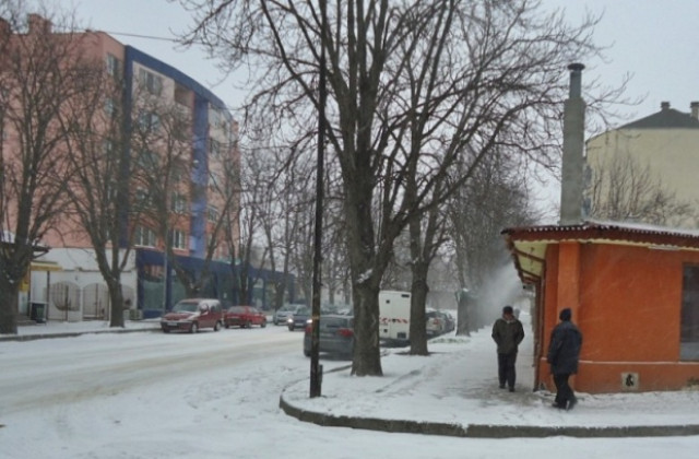 Десет машини опесъчават пътищата в Силистренско