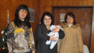 Жените от ГЕРБ Горна Оряховица с подаръци за приемни родители