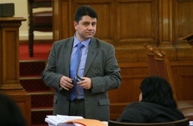 Депутат на ГЕРБ призова БСП за признания около Закона за досиетата