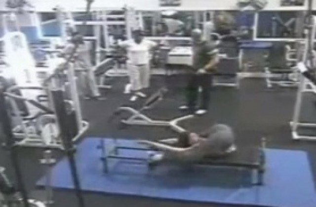 ВИДЕО: Злополуки по време на тренировка...