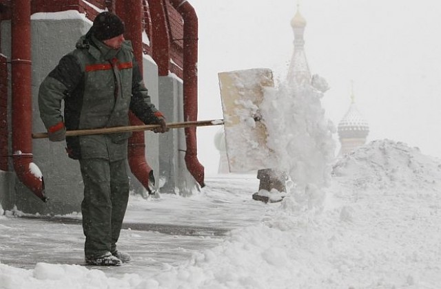 Нови 21 жертви на студената вълна в Русия, медиите са обзети от фатализъм