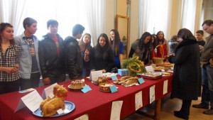 330 лв събра коледният базар в Хуманитарна гимназия