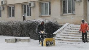 Ученически автобуси закъсаха в Търговищко деца са настанени и в