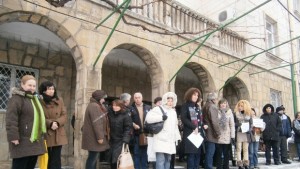 Служители от три института протестираха в Плевен