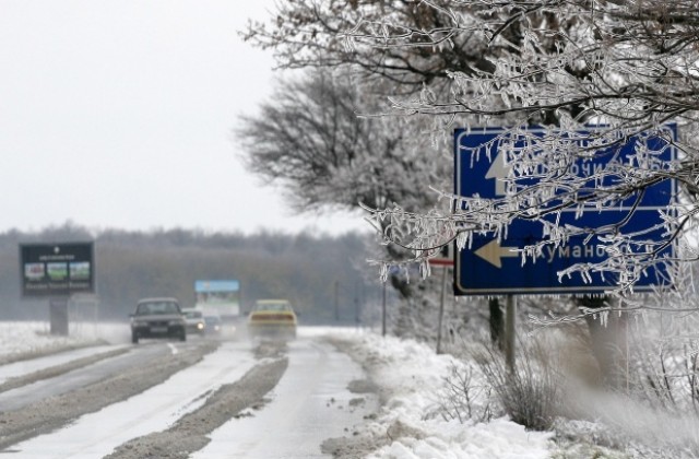 Отвориха Варна - София, затвориха пътя за Бургас