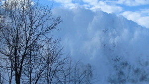 Втори ден оранжев код за снеговалежи и бурен вятър