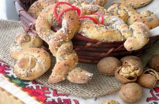 Коледари-сполазници влизат на Игнажден при кмета на Струмяни