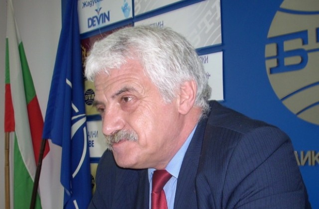 Общината да излезе от Етър-24 АД, призова съветникът Стоян Витанов