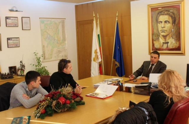 На Игнажден кметът Камбитов се срещна  със спортните първенци на Благоевград