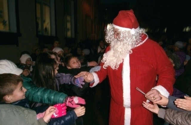 Поканете Дядо Коледа в дома си