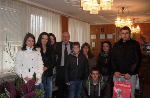 Комисар Джоглев с подаръци за деца на починали колеги