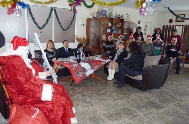 Ръководството на община Нова Загора посети Защитеното жилище в града