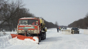 Над 30 автомобила изчакват разчистването на снега край Тутракан