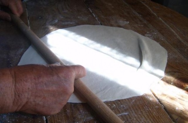 Три четвърти от българите ще посрещнат Новата година у дома