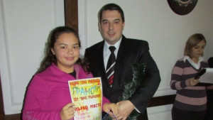 Отличиха училищата с найатрактивна коледна украса в Г Оряховица