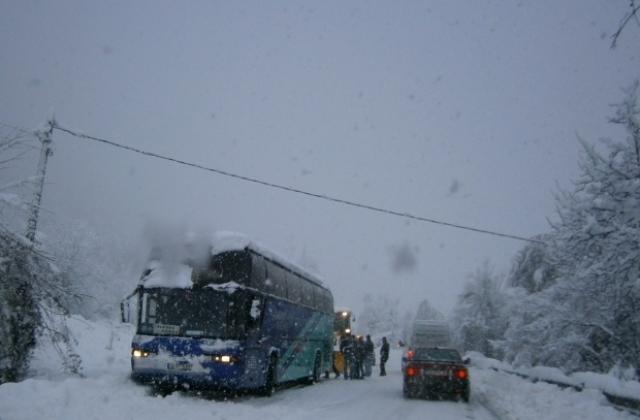 Ограничение на движението на МПС над 10 т. в цялата страна
