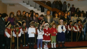 Малки коледари поздравиха кмета на Елена