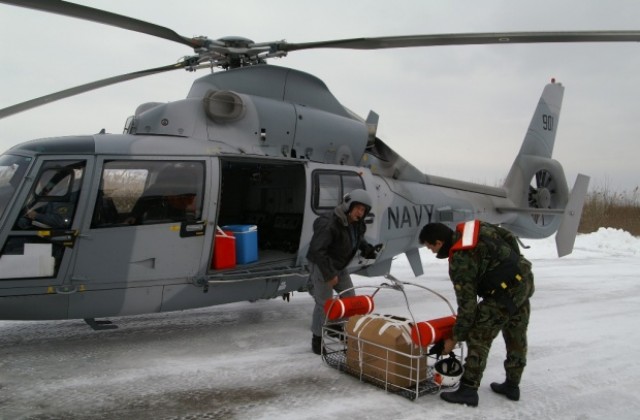 Вертолет на ВМС достави кръв в Добрич и Силистра