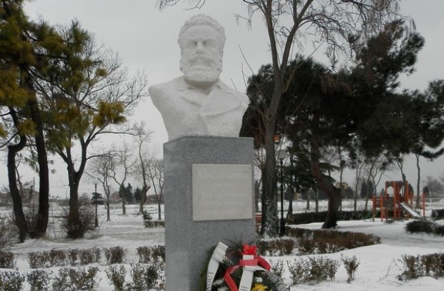 Паметник на Ботев в Поморие