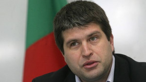 НАП няма да събира принудително здравни вноски от българи в