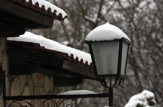 Облачно, слаб снеговалеж