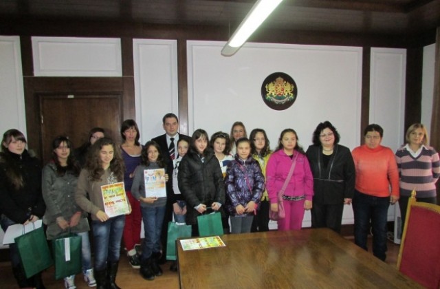 В Г. Оряховица отличиха победителите в два детски конкурса