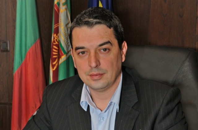 Празнично приветствие на кмета на Г. Оряховица инж. Добромир Добрев