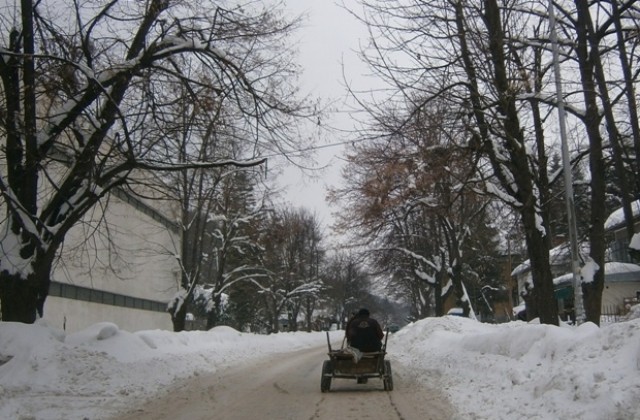 Облачно, слаб снеговалеж