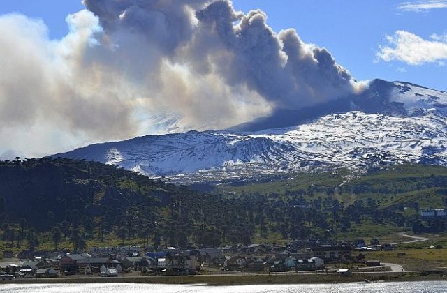 Вулкан хвърли в паника Чили и Аржентина