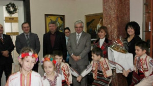 Коледарчета поздравиха ръководството на общината за празниците