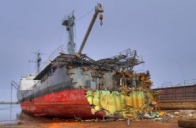 Десет български моряци са притеснени на кораб в Пакистан