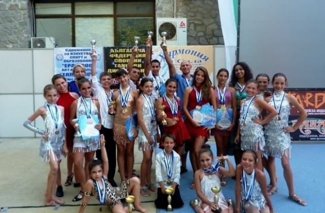 460 лева събраха танцьорите от Зоки на благотворителен Коледен концерт