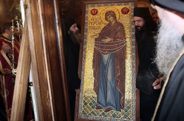 Чудотворната икона „Пресвета Богородица-Геронтиса” вече е в София