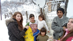 Активисти на БЧК зарадваха бедни деца в еленско