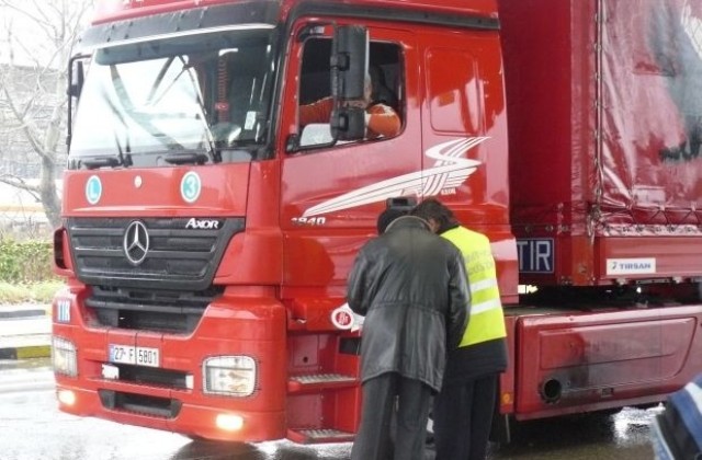 Въвеждат забрана за тировете