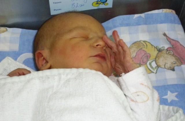 15-годишна роди на Коледа в Благоевград