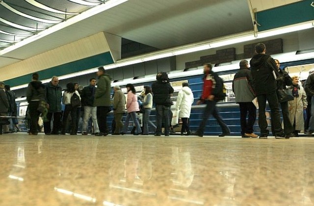 Блъсналият жена в метрото е обвинен в опит за убийство