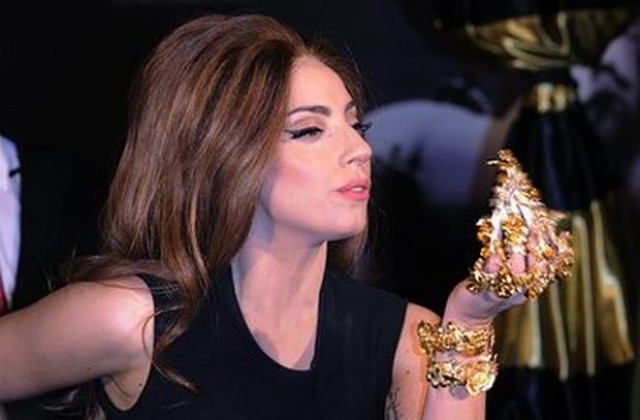 Парфюмът на Лейди Гага най-продаван на Острова по Коледа