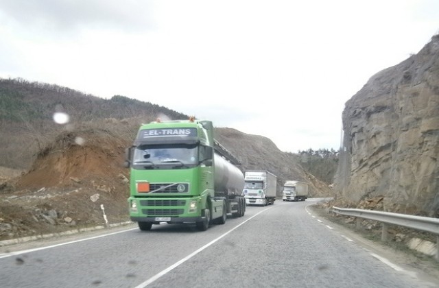 Забраниха движението на тирове по празниците