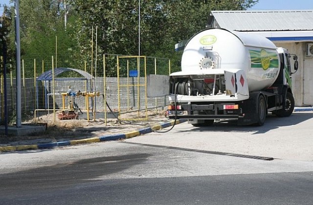 Отцепиха бензиностанция в Бургас заради изтичане на газ