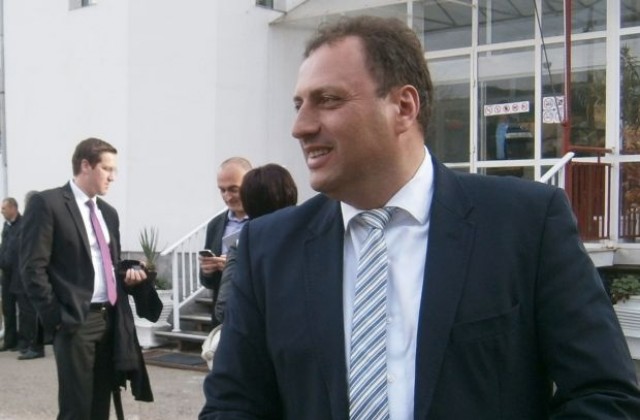 Икономов: Работим за модерен медицински център