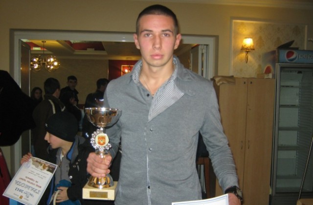 Кикбоксьорът Славчо Павлов е Спортист на Дупница за 2012 г.