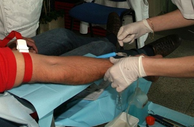 132 000 души са дарили доброволно кръв през годината