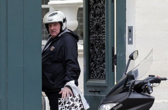 Канят Жерар Депардийо да стане български гражданин